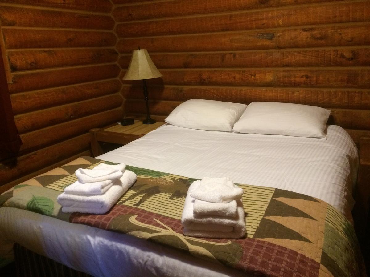 Bakers Narrows Lodge And Conference Center Flin Flon Esterno foto