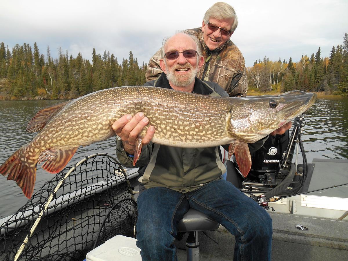 Bakers Narrows Lodge And Conference Center Flin Flon Esterno foto